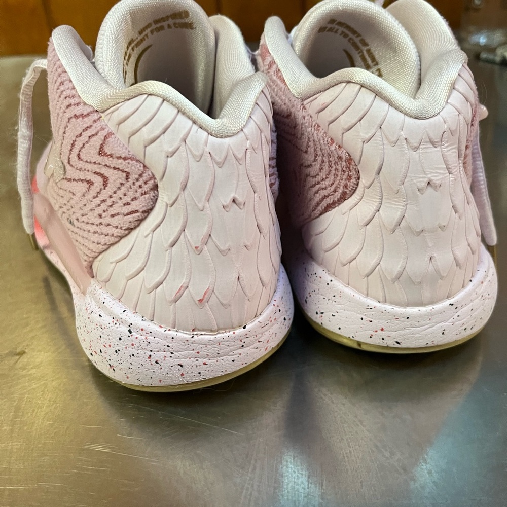 2022
KD 14 EP 'Aunt Pearl.  Size 8.5